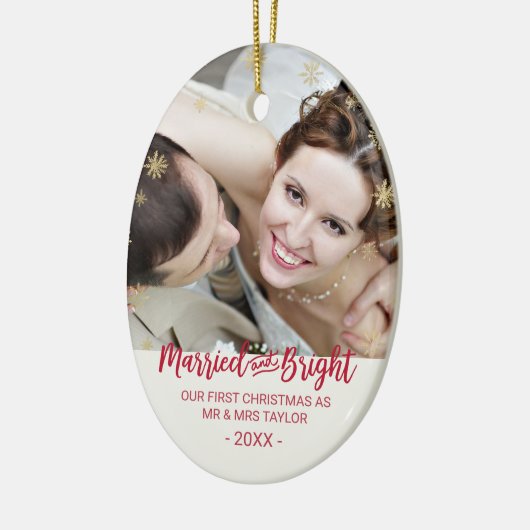 金ゴールド結婚したスノーフレークと明るい新婚ホリデー セラミックオーナメント (左)