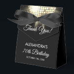 金ゴールド誕生日パーティー70のディスコボールありがとう フェイバーボックス<br><div class="desc">金ゴールド70th Birthday Party 70's Disco Ball Favorites Boxで70th誕生祝いを高める。ディスコ時代の本質を捉えたこの優遇箱は、ディスコをテーマにしたbashや70年代の魔法のtouchを注入したいイベントに最適な選択肢となる。まばゆい色合いの金ゴールドで、この愛用ボックスは興奮とお祝い感を醸し出す。ディスコのボールグラフィックは、ライトで照らされたダンスフロアの日に戻きらめくり、喜びと祭りの雰囲気を作り出す。驚きと治療をゲストに提供するのに最適な船で、スマイルを使用してマイルストーン誕生祝いを確実に記憶。お願い箱は単なる感謝の印ではなく、パーティーの装飾の一部であり、あなたのお祝いに色とスタイルを追加ポップ・アートの。印象的なデザインと質の高い建築で、これらの特典ボックスはあなたのお祝いを強化し、あなたのゲストを本当に特別感じにする準備ができている。金ゴールド70th Birthday Party 70's Disco Ball Favorites Boxでダンス祝や思い出を楽しみながら過ごし、あなたのマイルストーンの誕生日をさらに思い出に残す。応援70年と数え切れないほど多くの人に!</div>