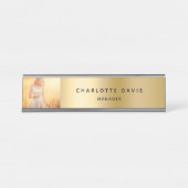 金ゴールド金属写真社員モノグラムモダン デスクネームプレート (正面)