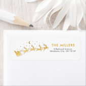 金ゴールド飛んでいるサンタはトナカイを乗せたソリで ラベル (インサイチュ)