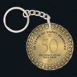 金ゴールド50周年結婚黒曼荼羅 キーホルダー<br><div class="desc">黒の華美金ゴールドトーンの背景に金ゴールドの周年変更が結婚可能な円50年祝の幸せな思い出、カスタマイズ可能な文字。</div>