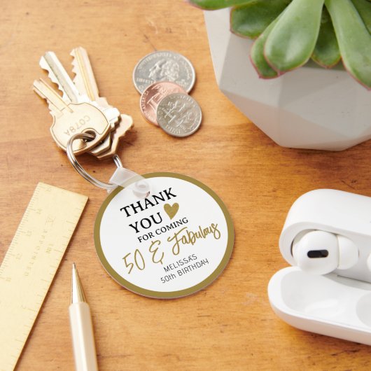 金ゴールド50歳と素晴らしい50歳の誕生日パーティーの好意 キーホルダー (デスク)