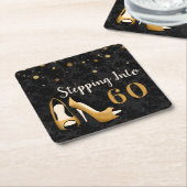 金ゴールド60人の女性の誕生日パーティーに足を踏み入れる スクエアペーパーコースター (アングル)