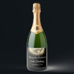 金ゴールド60th Birthday Party 70's Disco Ball スパークリングワインラベル<br><div class="desc">金ゴールド70のディスコきらめくボールワインラベルで60誕生祝いを高めポップ・アートの、パーティーに色とレトロを追加すしゃれているる。このラベルは、ディスコをテーマにしたbashや'70sノスタルジアのtouchを注入したい任意のイベントを補完するのに最適である。金ゴールドの陰鮮やかで、このラベルはエネルギーとおもしろいを発散する。ディスコのボールグラフィックは、ダンスフロアがライトで照らされたディスコ熱の時代に戻きらめくる。各ラベルは機能的なアクセサリーであるだけでなく、70年代の本質を捉えたパーティー装飾の一部である。その印象的なデザインと高品質の接着剤で、それはあなたのマイルストーンの誕生日の祭りにグルーヴとカラフルのtouchを追加する準備ができている。金ゴールド60th Birthday Party 70のディスコ祝・ボールきらめく・ワインラベルでダンスや思い出を楽しめ、特別な日をさらに思い出に残す。</div>