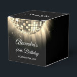 金ゴールド60th Birthday Party 70's Disco Ball フェイバーボックス<br><div class="desc">金ゴールド60th感じ Birthday Party 70's Disco Ball Favorites Boxでディスコのスターのようにお客様を作ろう。これらの好意ボックスは、あなたのマイルストーン誕生祝い後に'70sノスタルジアのtouchであなたの友人や家族を家に送るための完璧な方法である。紫色の鮮やかな色合いで、これらの好意箱はエネルギーとおもしろいを放射する。ディスコのボールグラフィックは、ダンスフロアが眩しい光で輝いたディスコ時代の記憶を呼び起こす。それぞれの愛玩箱は楽しい驚きであり、70年代の精神の小さな部分を含む。お菓子や記念品、キープサケを入れても、お客様に感謝の気持ちを伝えるスタイリッシュ懐かしい方法である。60thバースデーパーティー70の祝Disco Ball Favorites Boxは、愛する人と共に60年の素晴らしい人生を記念し、あなたの楽しいお祝いの持続的な印象離れを、思い出に残るグルーヴなジェスチャーになる。</div>