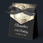 金ゴールド70thバースデーパーティー70のディスコボール フェイバーボックス<br><div class="desc">金ゴールド70th Birthday Party 70's Disco Ball Favorites Boxで70th誕生祝いを高める。ディスコ時代の本質を捉えたこの愛用ボックスは、レトロなテーマのbashや'70s魔法のtouchを注入したい任意のイベントに最適な選択をする。金ゴールドの輝く色合いで、この好物ボックスは洗練とスタイルを醸し出す。ディスコの時代に戻るディスコのボールグラフィックは、ライトで照らされたダンスフロアを思い起こきらめくさせる。驚きと治療をゲストに提供するのに最適な船で、スマイルを使用してマイルストーン誕生祝いを確実に記憶。各特典ボックスは単なる感謝の印ではなく、パーティーの一片であり、あなたのお祝いにグリッツとグラマーのtouchを追加する。印象的なデザインと質の高い建築で、これらの特典ボックスはあなたのお祝いを強化し、あなたのゲストを本当に特別感じにする準備ができている。金ゴールド70th Birthday Party 70's Disco Ball Favorites Boxでダンス祝や思い出を楽しみながら過ごし、あなたのマイルストーンの誕生日をさらに思い出に残す。応援70年と数え切れないほど多くの人に!</div>