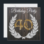 金ゴールド&ウッドジュエードリース40th Birthday 招待状<br><div class="desc">ダイヤモンドの月桂樹のリースパターンと金ゴールドとグリッター番号を持つエレガントな誕生日パーティーカード。背景には素朴な暗褐色の木がある。</div>