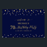 金ゴールド&ネイビー紙吹雪70th Birthday Party Welcome ポスター<br><div class="desc">この金ゴールドとネイビーブルーのウェルカムサインで特別なお祝いデースタイリッシュにゲストを歓迎。このポスターはモダンタイポグラフィ「70誕生日へようこそ」と六角紙吹雪デザインを備えている。名前カスタマイズと日付を指定できる。マッチング招待状とパーティー用品は私のショップBaraBomDesignで利用可能。</div>