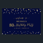 金ゴールド&ネイビー紙吹雪80th Birthday Party Welcome ポスター<br><div class="desc">この金ゴールドとネイビーブルーのウェルカムサインで特別なお祝いデースタイリッシュにゲストを歓迎。このポスターはモダンタイポグラフィ「80誕生日へようこそ」と六角紙吹雪デザインを備えている。名前カスタマイズと日付を指定できる。マッチング招待状とパーティー用品は私のショップBaraBomDesignで利用可能。</div>
