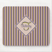 金ゴールド、バイオレット、パープル、ピンクのモノグラム マウスパッド (正面)