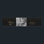 金ゴールド&ブラック応援60年60th Birthday Party ペットボトルラベル<br><div class="desc">これらの水瓶表示は、ブラック&金ゴールド60th誕生日パーティーに完璧に追加されている。このデザインは黄金のタイポグラフィ"60年への応援"と写真テンプレートを備えている。文字と背景色をカスタマイズできる。マッチング招待状とパーティー用品は私のショップBaraBomDesignで利用可能。</div>