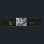 金ゴールド&ブラック応援70年70th Birthday Party ペットボトルラベル<br><div class="desc">これらのウォーターボトルラベルは、ブラック&金ゴールド70th誕生日パーティーに完璧に追加されている。デザインは黄金のタイポグラフィ"応援から70年"と写真テンプレートを備えている。文字と背景色をカスタマイズできる。マッチング招待状とパーティー用品は私のショップBaraBomDesignで利用可能。</div>