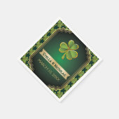 金ゴールド、緑のアイリッシュクローバーとフレ結婚ームの スタンダードカクテルナプキン (角)