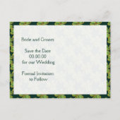 金ゴールド、緑のアイリッシュクローバーの結婚式の日付を保存 案内ポストカード (裏面)