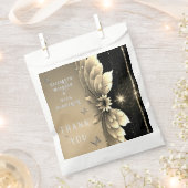 金モダン属金ゴールドフローラ結婚式招待状 フェイバーバッグ (クリップ留めされた状態)
