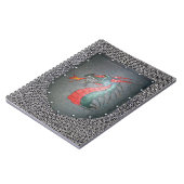 金属の盾のドラゴンのChainmailの背景 ノートブック (左側)