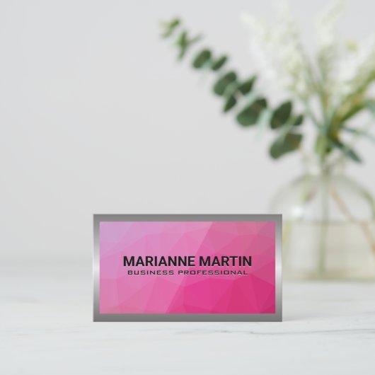金属アルミニウムシルバーブラシ | マゼンタ幾何学模様 名刺 (スタンド正面)