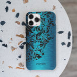 金属ターコイズブラッシュアルミニウムブラックレース2 C Case-Mate iPhone 14 PROケース<br><div class="desc">ブルーグリーンエレガントターコイズメタリック背景ブラッシュアルミニウムはブラックフローラレースに見える。カスタマイズ可能なモノグラムレース位置のこのデザイン上の違ういくつかのバージョン。</div>