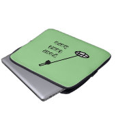 金属検出ミニマルセージ緑 ラップトップスリーブ (正面下部)