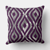 金属銀及び紫色の幾何学模様 クッション (裏面)