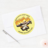 金床とハンマーを火に入れた鍛冶屋 ラウンドシール (封筒)