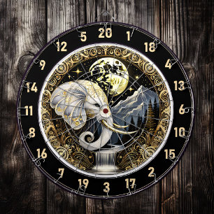 金月の下に白い象が立つ ダーツボード