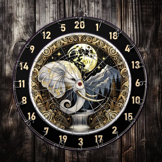 金月の下に白い象が立つ ダーツボード