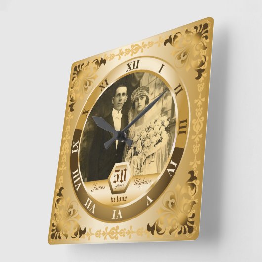 金結婚記念日のカスタマイズ可能な写真のギフト スクエア壁時計 (傾斜)