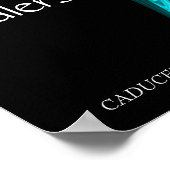 金色のカドゥケウスと7つのチャクラをブルーのフラクタルローズで ポスター (角)