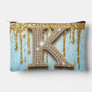 金色のグリッターの背景に輝くダイヤモンドの文字K アクセサリーポーチ