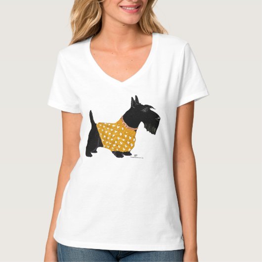 金色のセーターを着たスコティッシュ・テリア Tシャツ (正面)