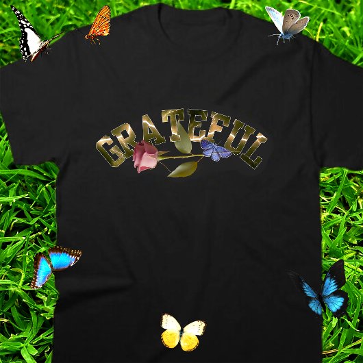 金色のタイポグラフィが輝く薔薇と蝶 トライブレンドTシャツ