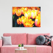 金色のチューリップの花。 キャンバスプリント (インサイチュ (リビング))