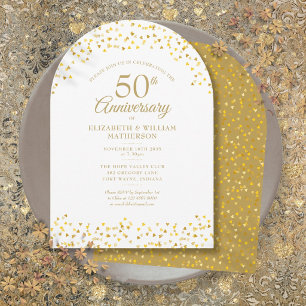 金色のハートのアーチの50回目の結婚記念日デザイン 招待状
