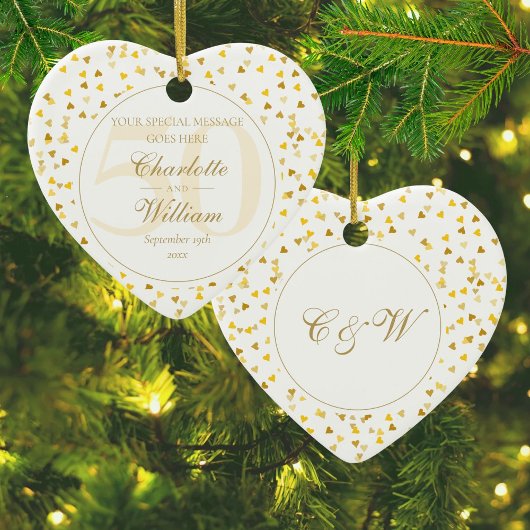 金色のハートのコンフェティの50回目の結婚記念日モノグラム セラミックオーナメント