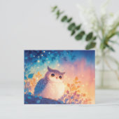 金色の夕焼けの森に佇む幻想的な青いフクロウ ポストカード (スタンド正面)