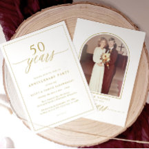 金色の筆記体でデザインされた結婚50周年記念パーティー