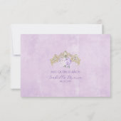 金色の紫の花の飾りが付いたキンセアニエラ 誕生日 返信カード 招待状 (裏面)