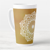 金色の背景に白い曼荼羅 カフェラテマグ (左アングル)