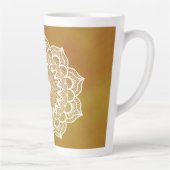 金色の背景に白い曼荼羅 カフェラテマグ (右)