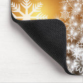 金色の背景を持つスノーフレーク・クリスマスツリー マウスパッド (コーナー)