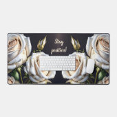 金色の詳細を持つゴージャスな白いバラ デスクマット (キーボード&マウス)