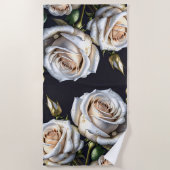 金色の詳細を持つゴージャスな白いバラ ビーチタオル (正面)