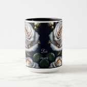 金色の詳細を持つゴージャスな白いバラ マグカップ (中央)