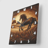金色の野原を駆け抜ける茶色の馬 スクエア壁時計 (傾斜)