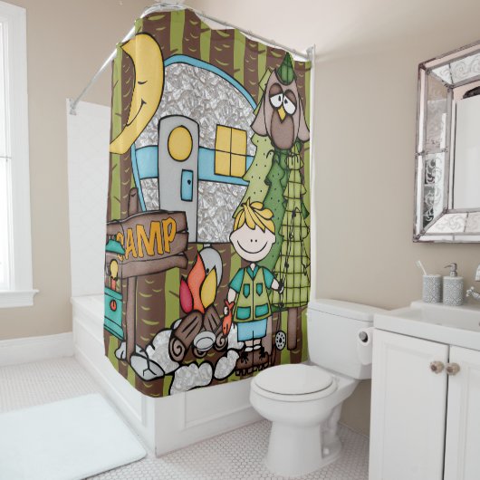金髪の男の子のアウトドアのキャンプの魚釣りの休暇 シャワーカーテン (インサイチュ)