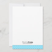 金髪の男の子のベビーシャワーで踊る喜びの青い現代的な様子 招待状 (裏面)