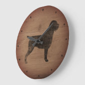 金髪ポインティンググリフォンのシルエット素朴 ラージ壁時計 (傾斜)