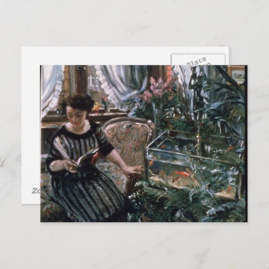 金魚の読水槽の近くにある女性 ポストカード (正面/裏面)