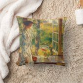 金魚鉢のそばの若い女性(チルドハサム) クッション (ブランケット)